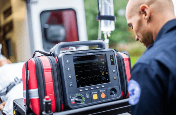 Philips Defibrillators with Rechargeable Batteries for Emergency Care